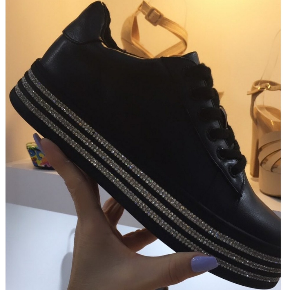 𝙉𝙚𝙬 𝙄𝙣!🖤💎Black Rhinestone Platform Sneaker - Picture 1 of 8